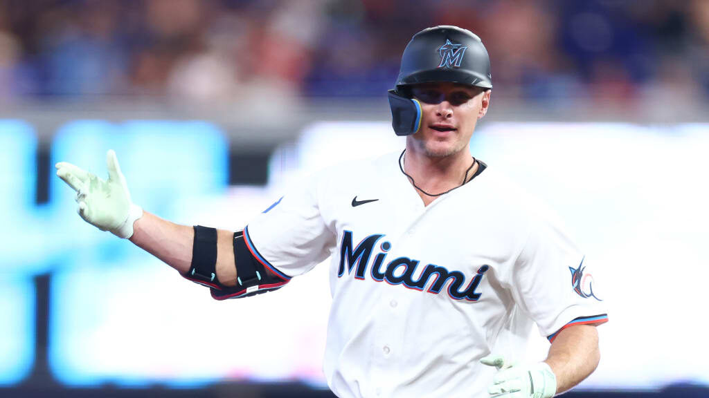 conines-pinch-hit-heroics-help-deliver-1st-sweep-vs-philly-since-19