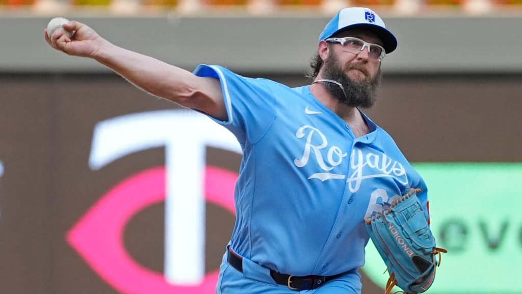 dobnak-dazzles-in-seven-scoreless-innings-for-1st-mlb-win-since-2021
