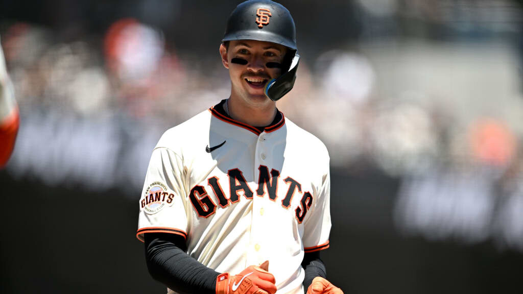 susac-clubs-1st-and-2nd-big-league-hrs-as-giants-crush-crew