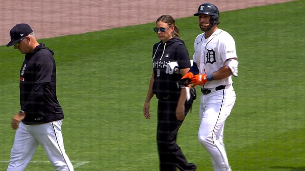 vierling-exits-with-apparent-injury-after-legging-out-triple