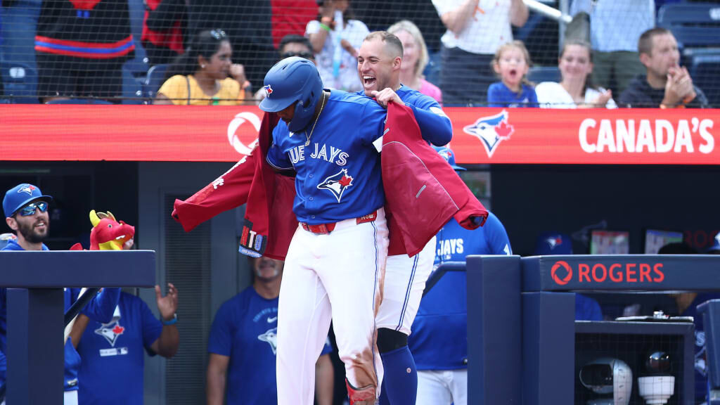 blue-jays-maintain-standing-in-wild-card-behind-back-to-back-to-back-homers