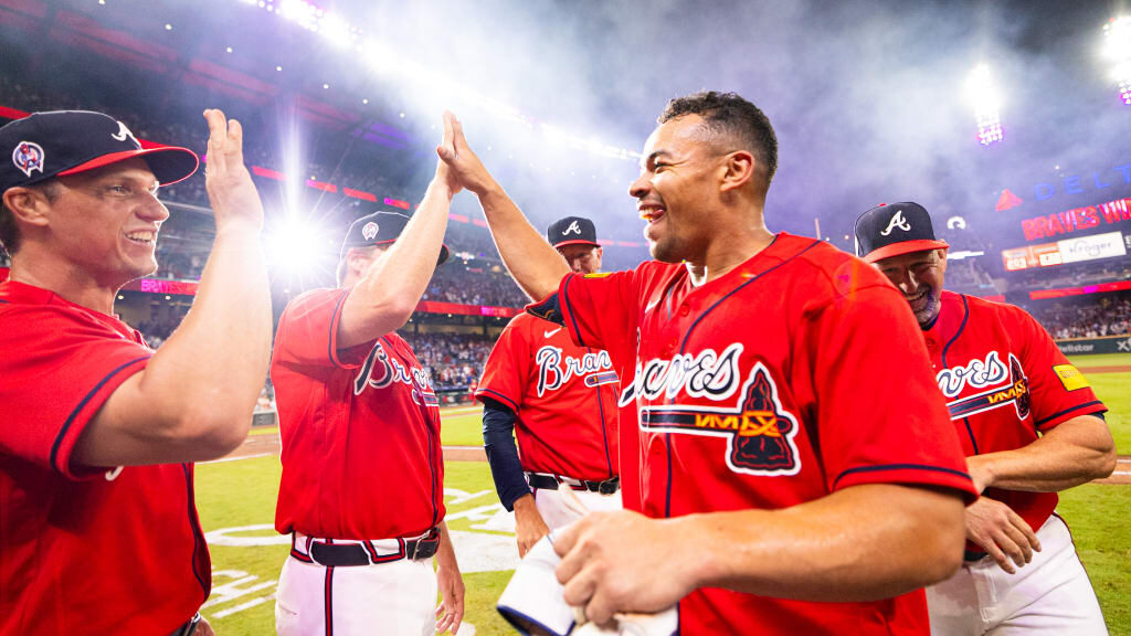Braves rally in 9th, 10th and 11th(!) to bump lead over Phils to 5 games