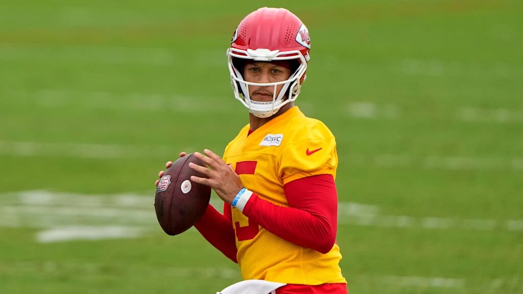 Chiefs QB Patrick Mahomes (knee) has no injury status, cleared for comeback Monday night vs. Broncos