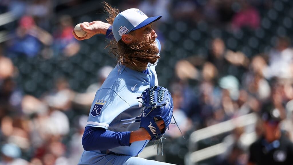 free-agent-reliever-strahm-reportedly-has-surgery-eyes-27-return