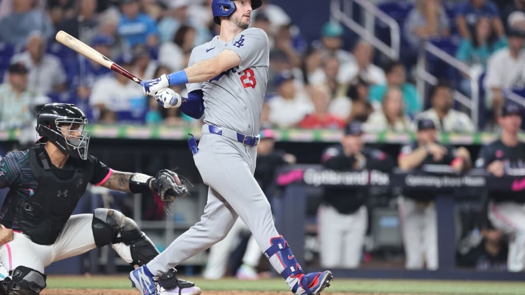 tuckers-grand-slam-show-puts-dodgers-on-doorstep-of-postseason