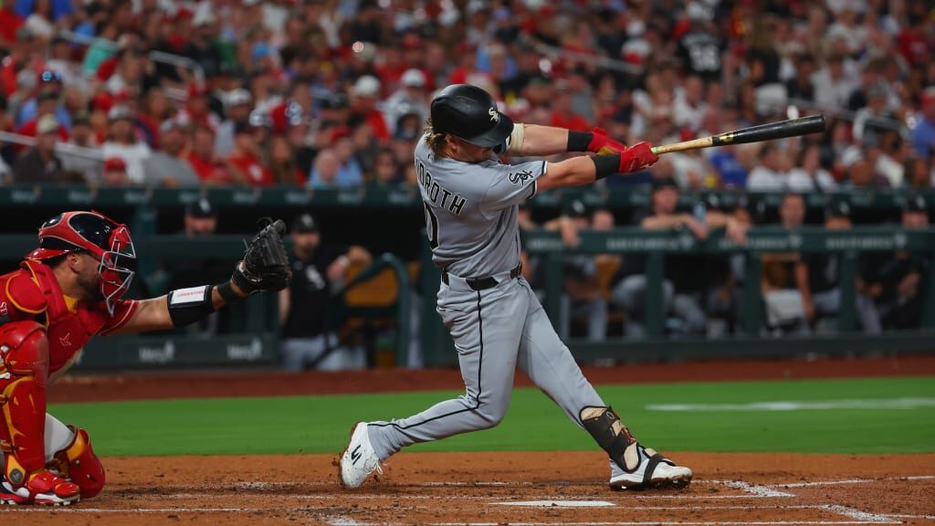 white-sox-drop-fourth-straight-as-division-lead-is-down-to-a-half-game